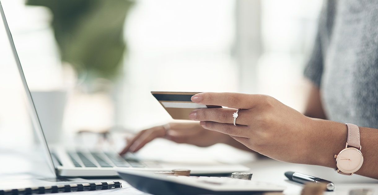 E-Commerce Websites: How to Reduce User Drop-Off During Checkout